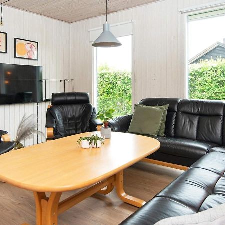 9 Person Holiday Home In Juelsminde Sonderby  外观 照片