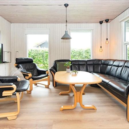9 Person Holiday Home In Juelsminde Sonderby  外观 照片
