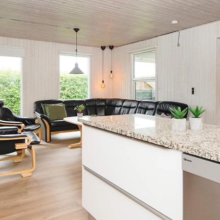 9 Person Holiday Home In Juelsminde Sonderby  外观 照片