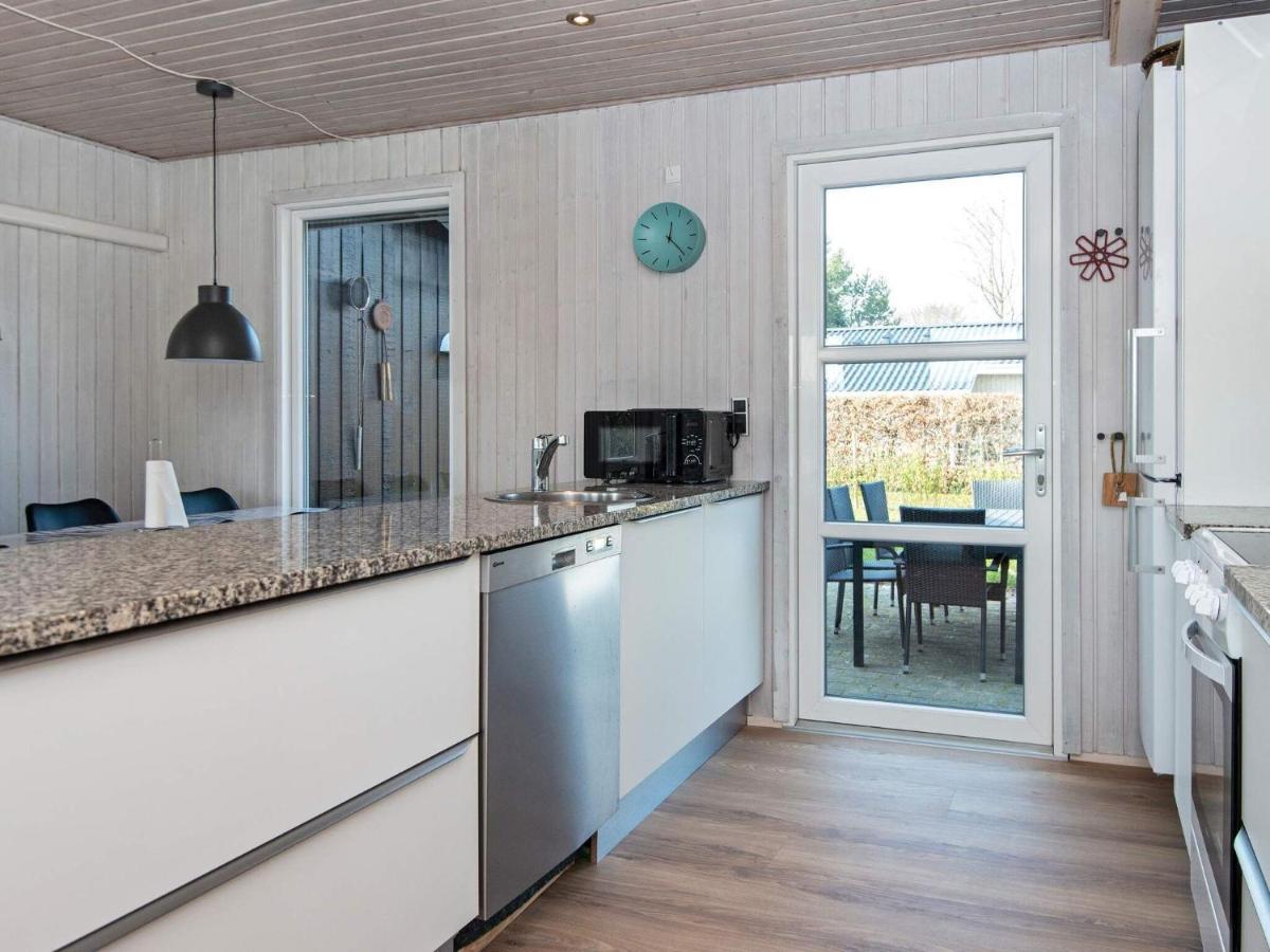 9 Person Holiday Home In Juelsminde Sonderby  外观 照片