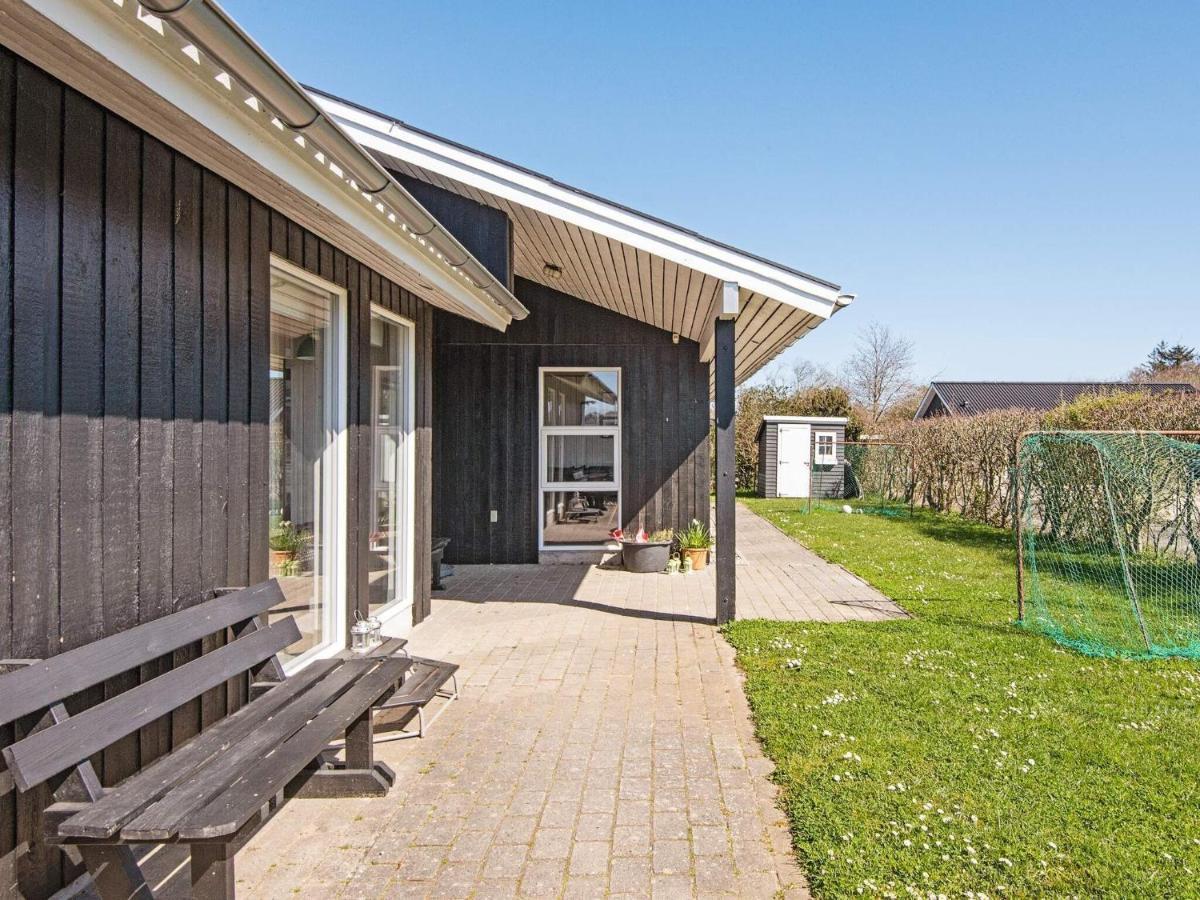 9 Person Holiday Home In Juelsminde Sonderby  外观 照片