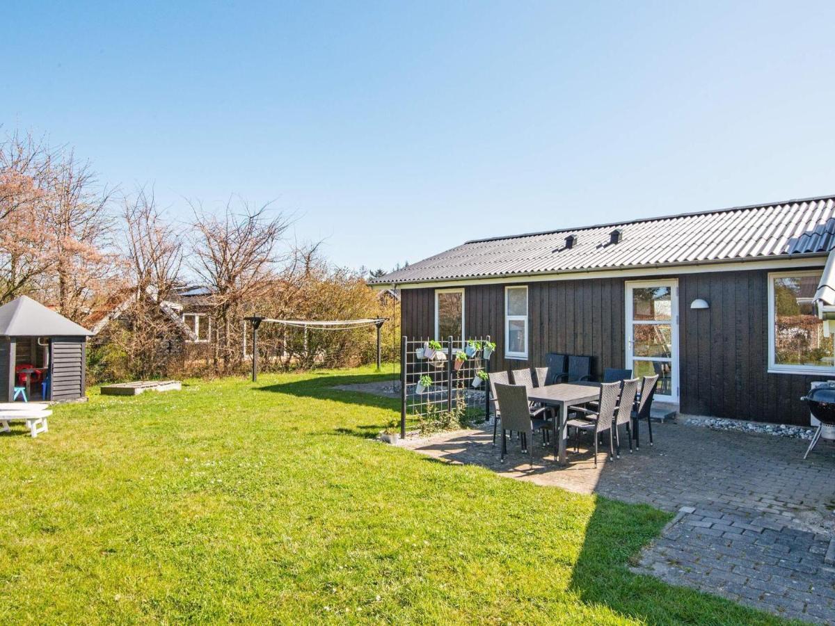 9 Person Holiday Home In Juelsminde Sonderby  外观 照片