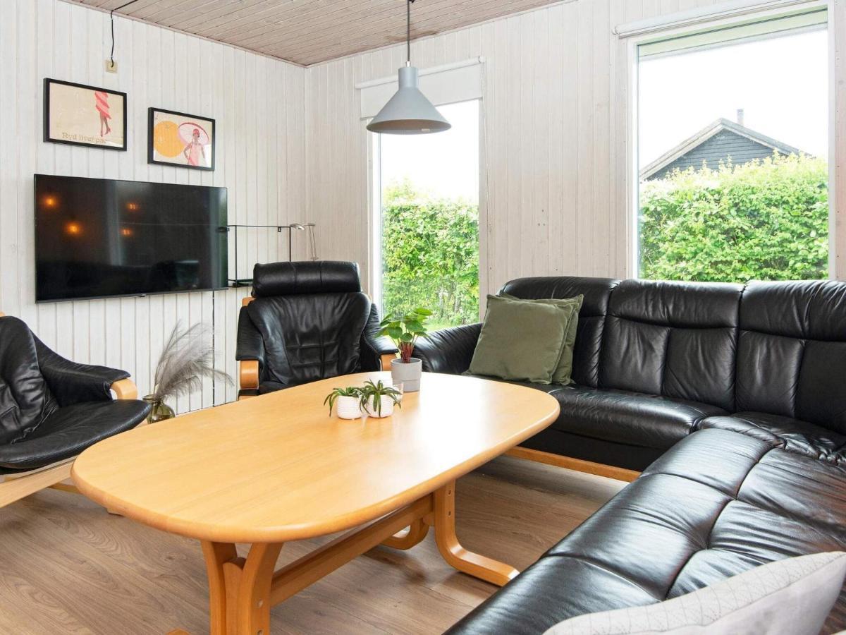 9 Person Holiday Home In Juelsminde Sonderby  外观 照片
