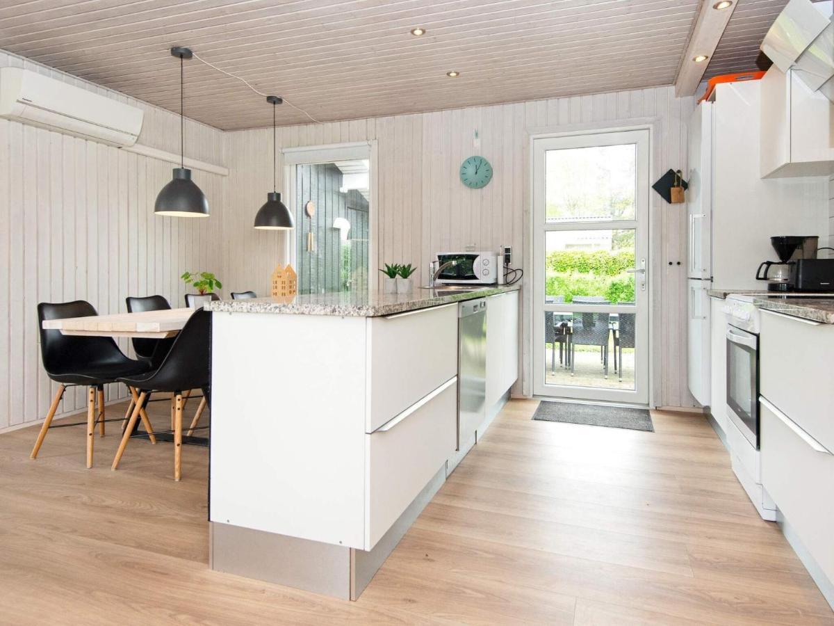 9 Person Holiday Home In Juelsminde Sonderby  外观 照片
