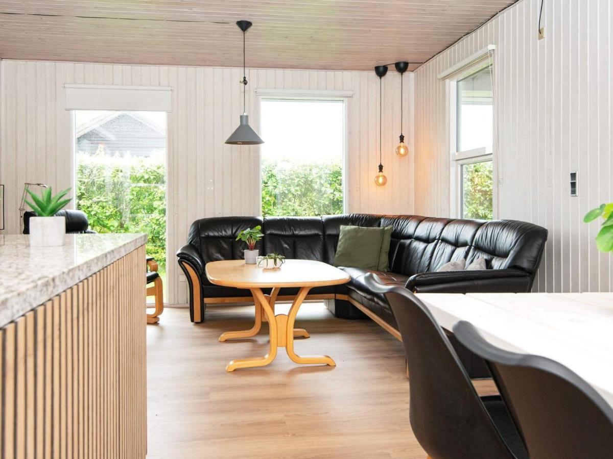 9 Person Holiday Home In Juelsminde Sonderby  外观 照片