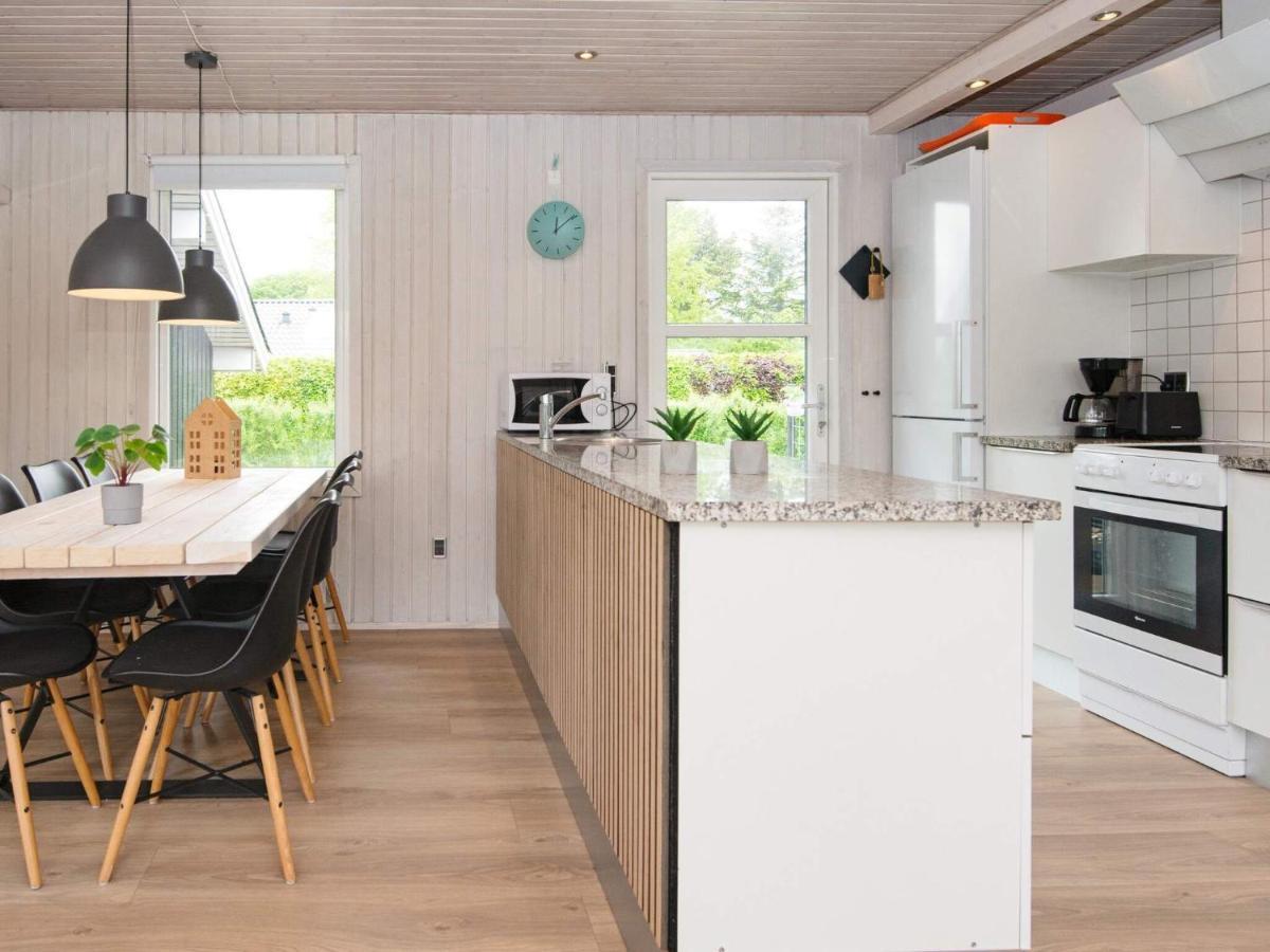 9 Person Holiday Home In Juelsminde Sonderby  外观 照片
