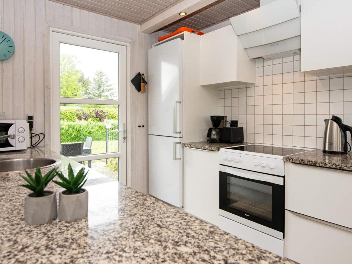 9 Person Holiday Home In Juelsminde Sonderby  外观 照片