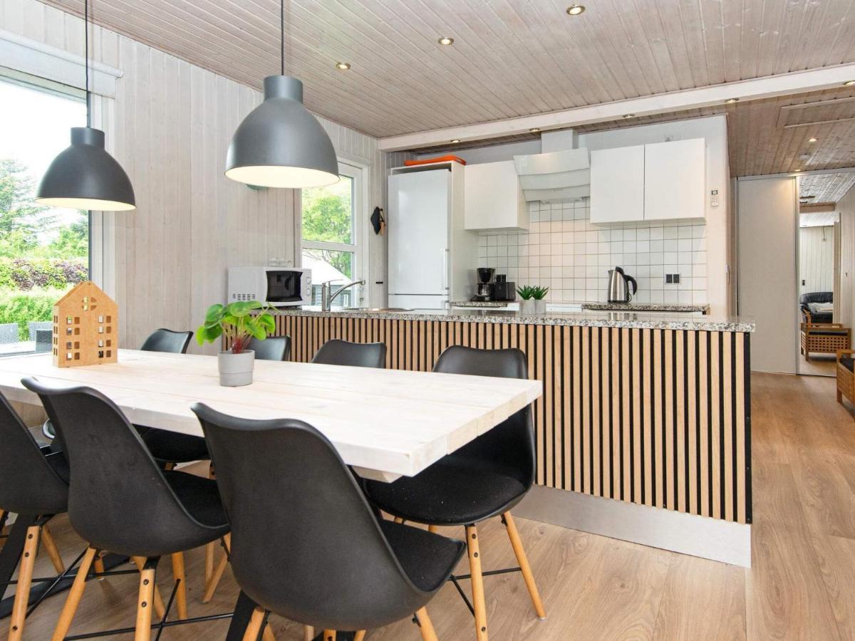 9 Person Holiday Home In Juelsminde Sonderby  外观 照片