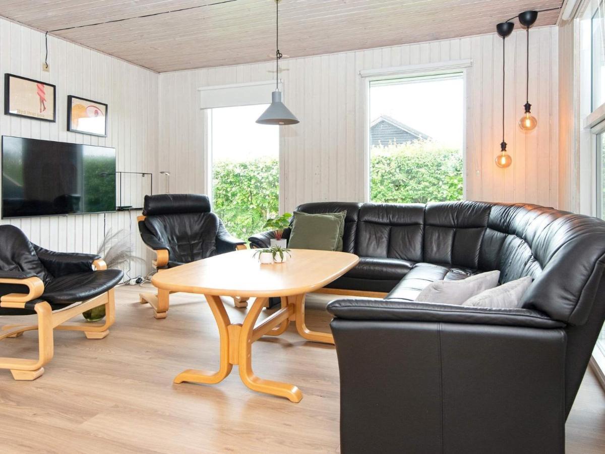 9 Person Holiday Home In Juelsminde Sonderby  外观 照片