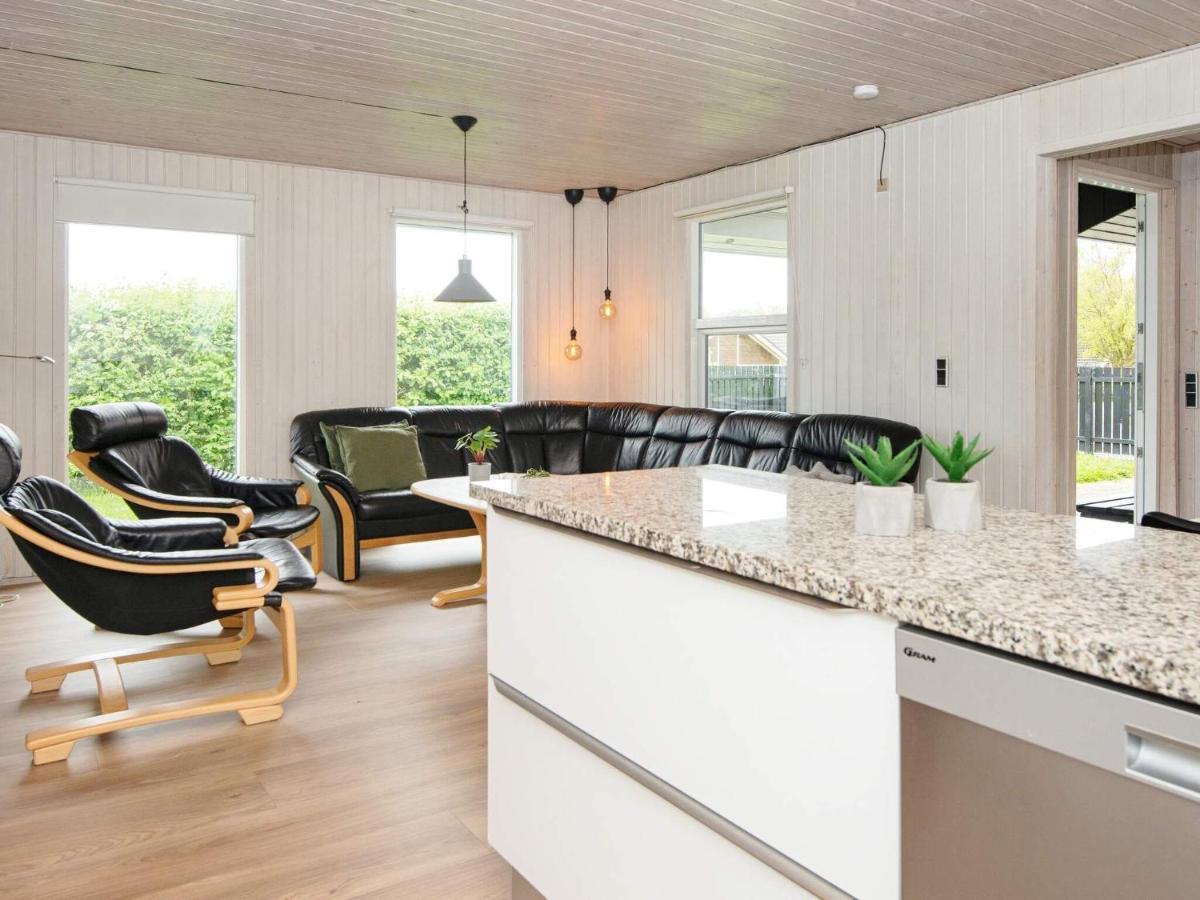 9 Person Holiday Home In Juelsminde Sonderby  外观 照片